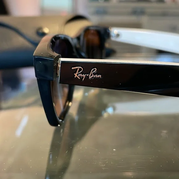 RayBan customer women